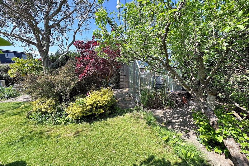 Larkfield Way